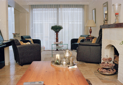 831263 Gezicht in de woonkamer van het huis Frankenweg 1 te Wijk bij Duurstede.